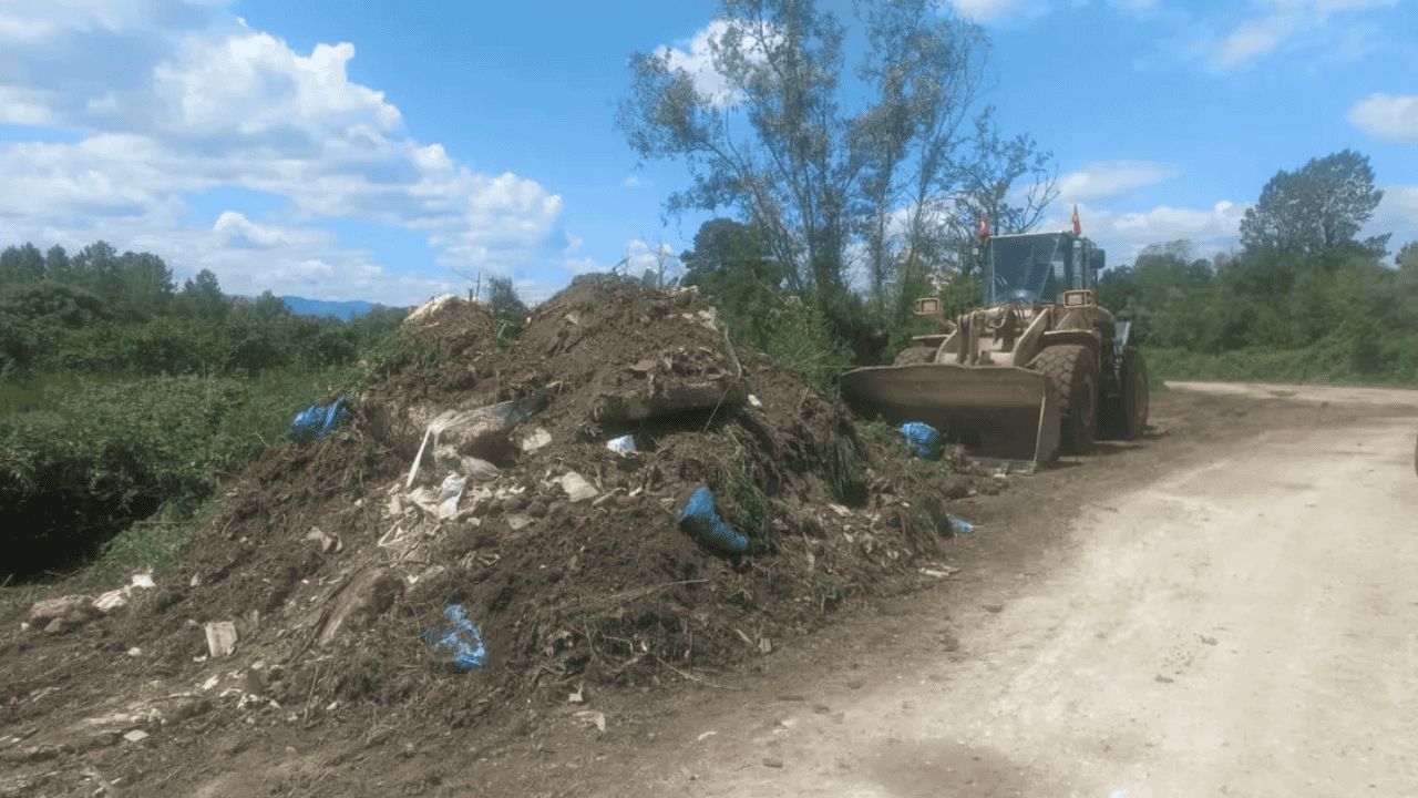 ÇİLİMLİ DİKMELİ KÖYÜ’NDE TEMİZLİK SEFERBERLİĞİ