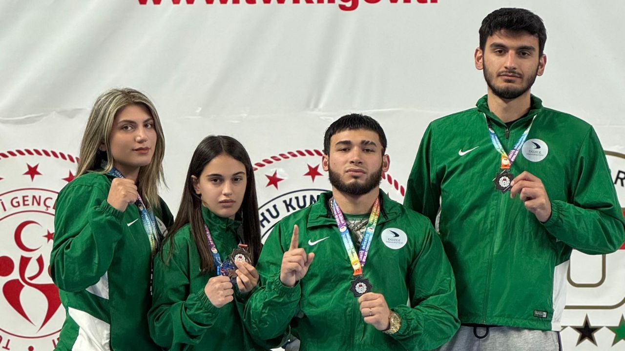 DÜZCE ÜNİVERSİTESİ’NDEN WUSHU’DA MADALYA YAĞMURU
