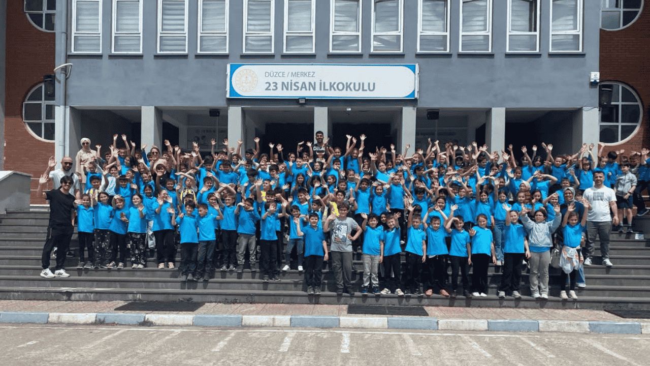 DÜZCE’DE MİNİKLER SAHADA İFET OYUNLARI COŞKUYLA DEVAM EDİYOR