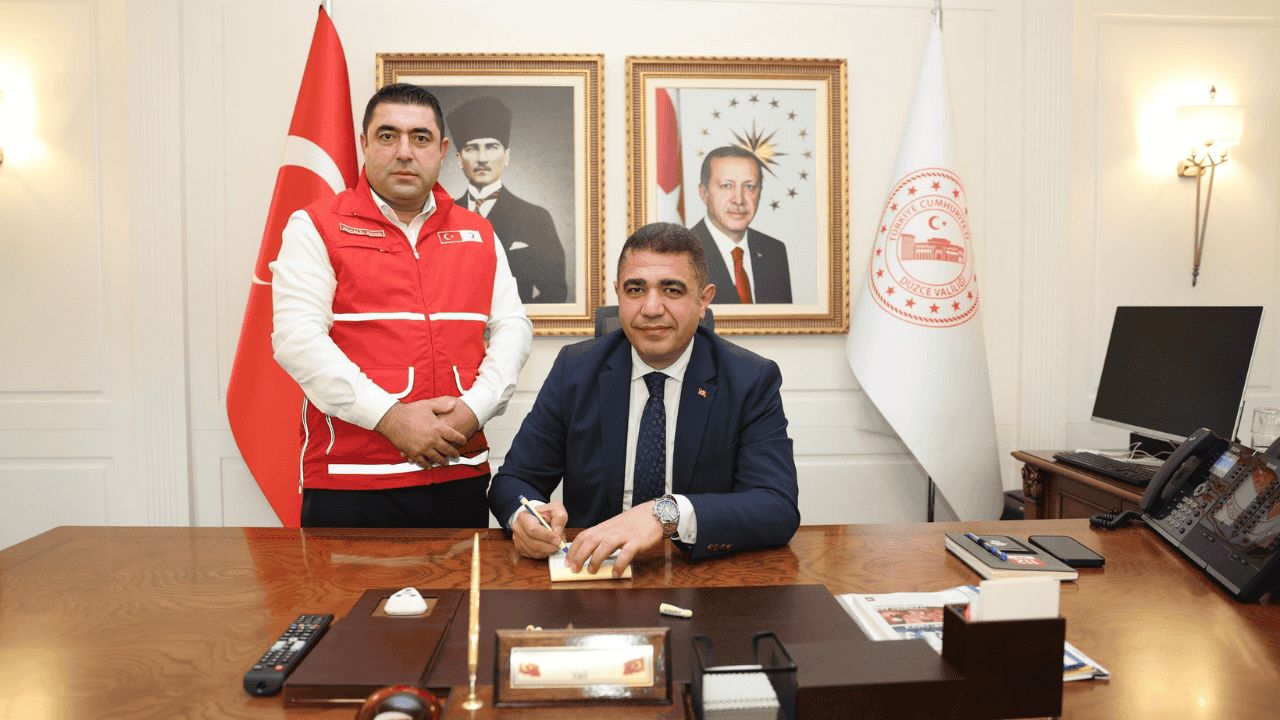 VALİ SELÇUK ASLAN’DAN TÜRK KIZILAY’A ANLAMLI KURBAN BAĞIŞI