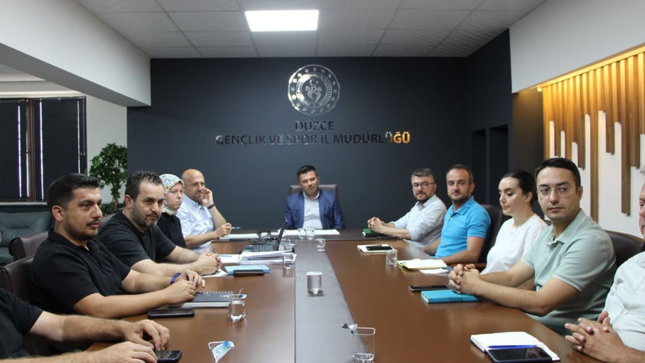 İl Müdürü İsa Yazıcı, İlçe ve Şube Müdürleriyle Değerlendirme Toplantısı Yaptı