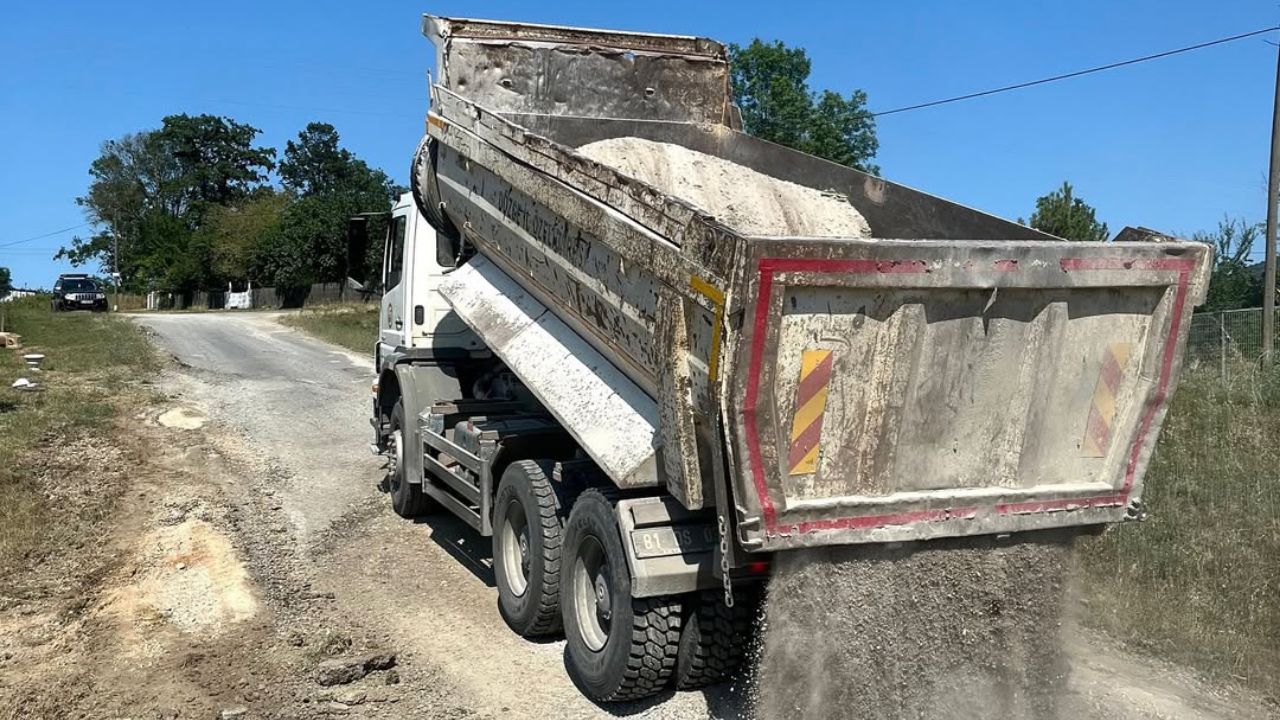 Yeşilyayla Köyü’nde Yol Bakım ve Kanal Temizliği Çalışmaları Tamamlandı