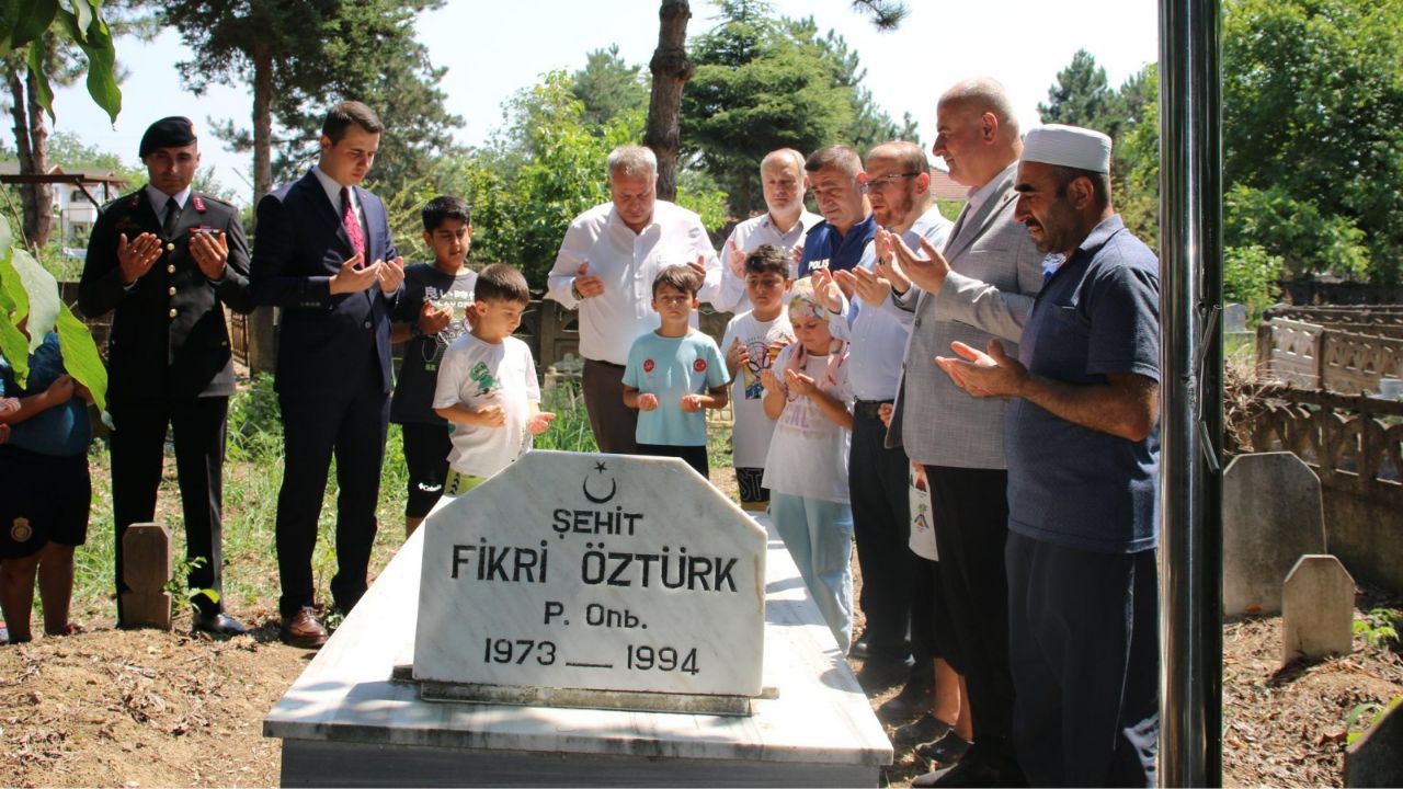 Demokrasi Günü’nde Çilimli Şehitliği Unutulmadı