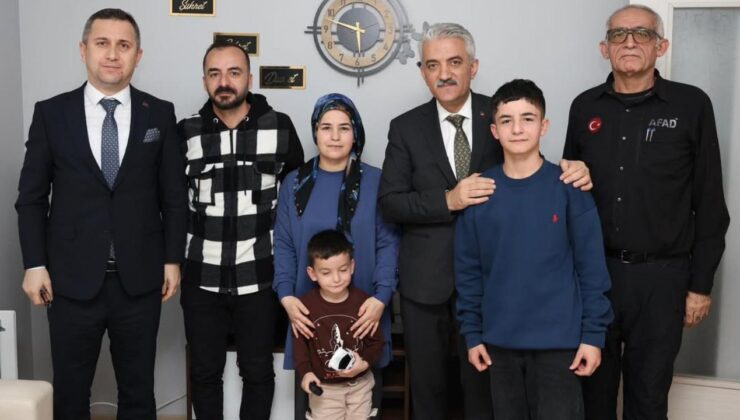 Vali Makas’tan Depremzede Gülbeyaz Ailesine Ziyaret