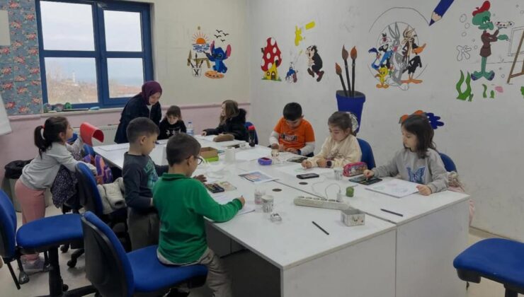 Bahçeşehir Gençlik Merkezi’nde Resim Kursu Yoğun İlgi Görüyor