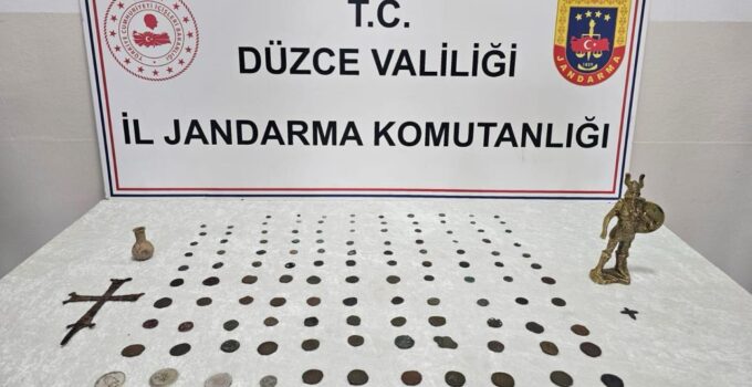 Düzce’de Tarihi Eser Operasyonu: 136 Parça Ele Geçirildi