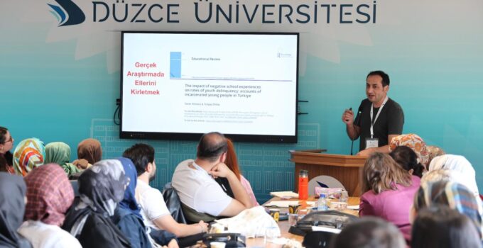 Düzce Üniversitesi’nde Nitel Araştırma Çalıştayı Düzenlendi